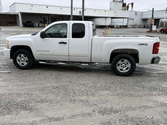 Image of Chevrolet 1500 equipment image 3