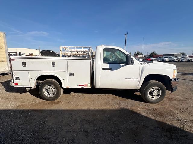 Image of Chevrolet 2500HD equipment image 3