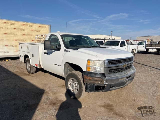 Image of Chevrolet 2500HD equipment image 2