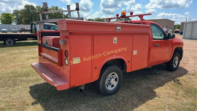 Image of Chevrolet 2500 equipment image 3