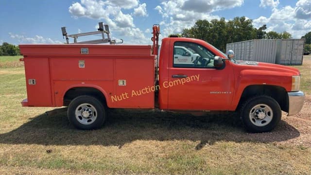 Image of Chevrolet 2500 equipment image 4