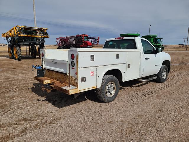 Image of Chevrolet 2500HD equipment image 2