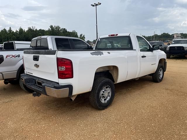 Image of Chevrolet 2500HD equipment image 3