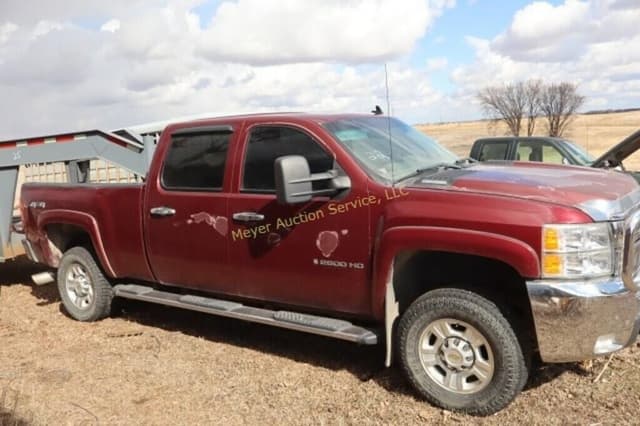 Image of Chevrolet 2500HD equipment image 2