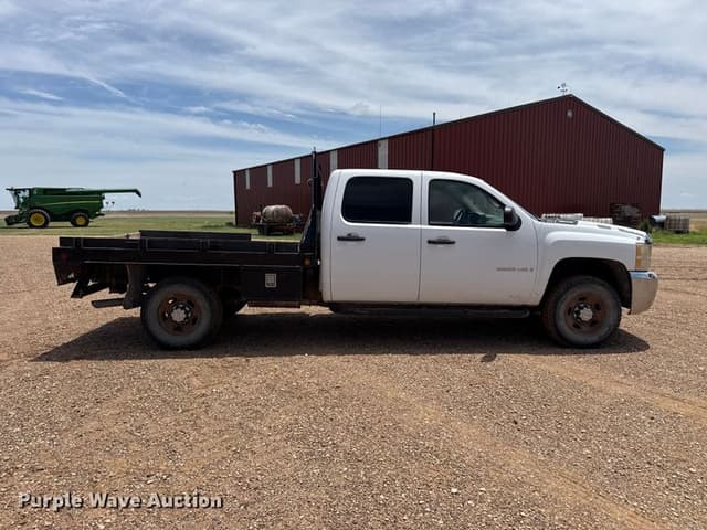 Image of Chevrolet 2500HD equipment image 3