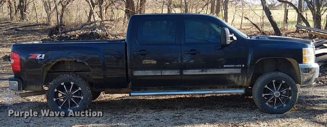 Image of Chevrolet 2500HD equipment image 3