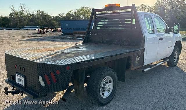 Image of Chevrolet 2500HD equipment image 4