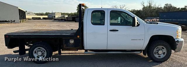 Image of Chevrolet 2500HD equipment image 3