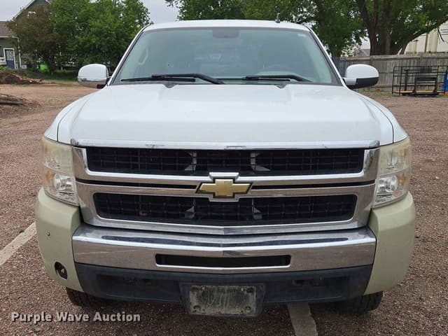 Image of Chevrolet Silverado equipment image 1