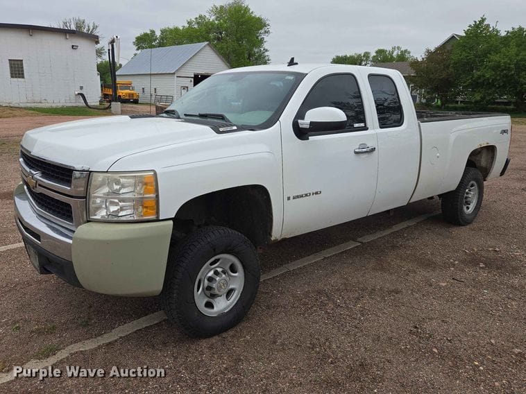 2009 Chevrolet Silverado Equipment Image0