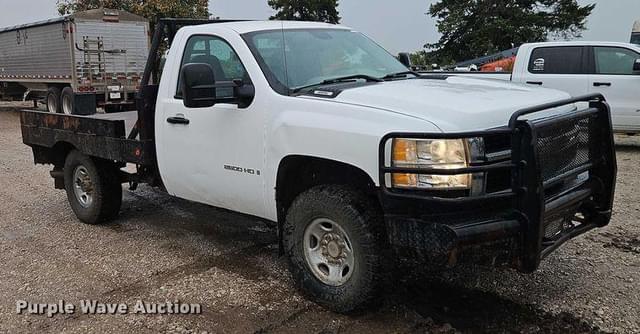 Image of Chevrolet 2500HD equipment image 2