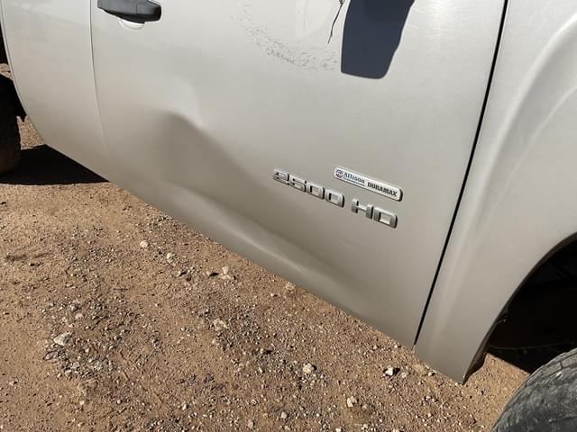 Image of Chevrolet 2500HD equipment image 3