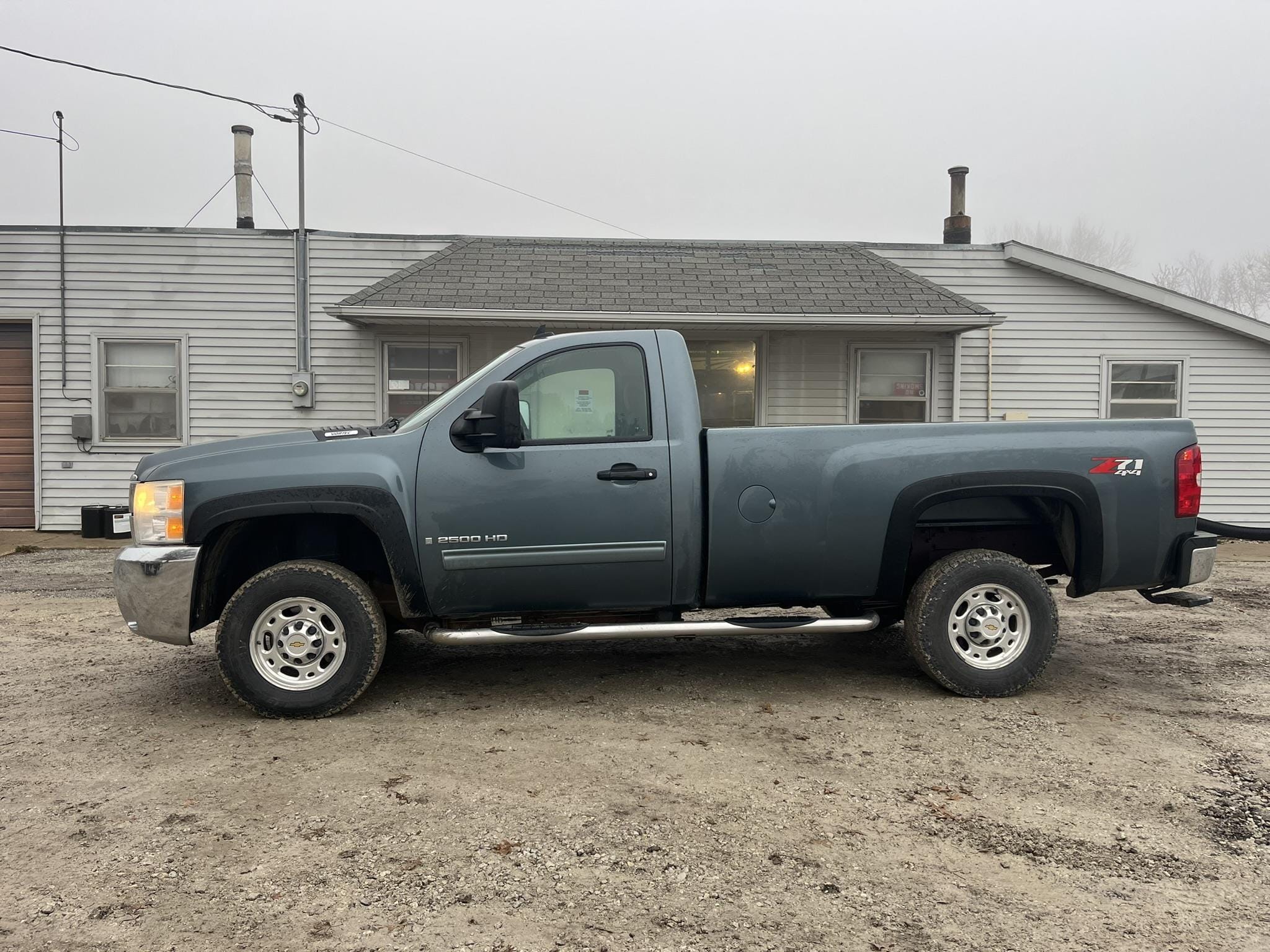 2009 Chevrolet 2500HD Equipment Image0