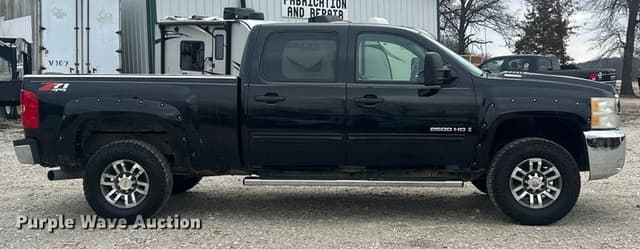 Image of Chevrolet 2500HD equipment image 3