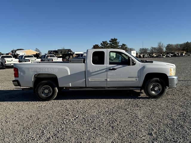 Image of Chevrolet 2500HD equipment image 3