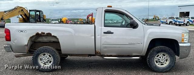 Image of Chevrolet 2500HD equipment image 3