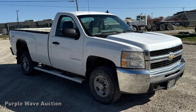 Image of Chevrolet 2500HD equipment image 2