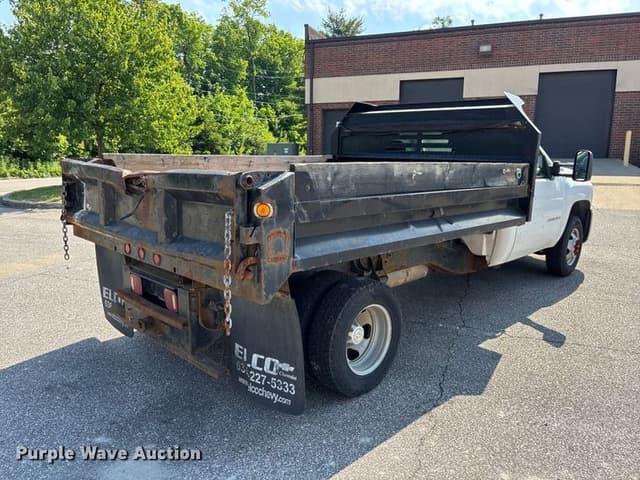 Image of Chevrolet 3500 equipment image 4