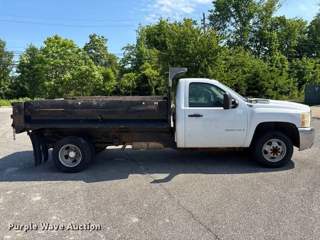 Image of Chevrolet 3500 equipment image 3