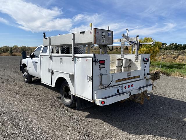 Image of Chevrolet 3500 equipment image 3