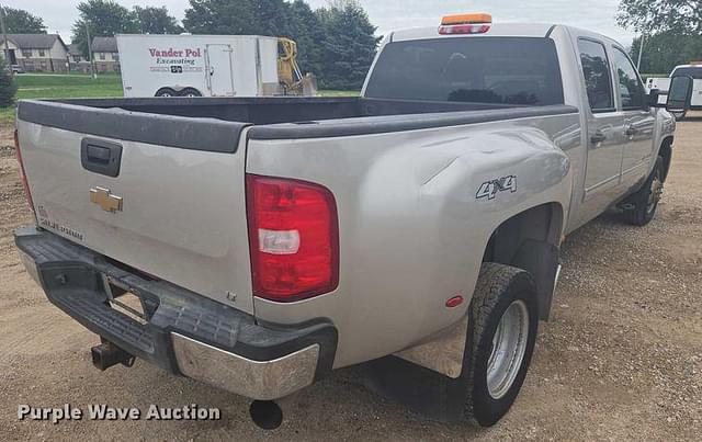 Image of Chevrolet 3500HD equipment image 4