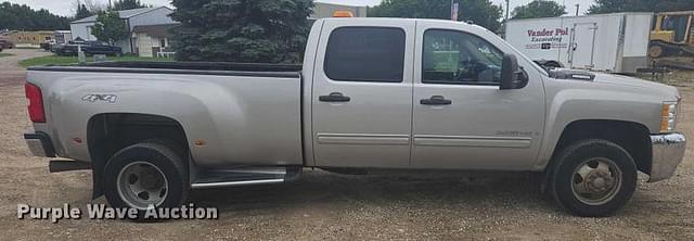 Image of Chevrolet 3500HD equipment image 3