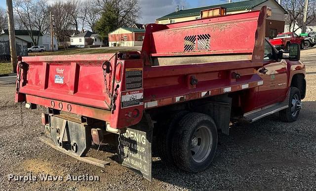 Image of Chevrolet 3500HD equipment image 4