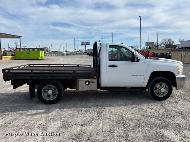 Image of Chevrolet 3500HD equipment image 3