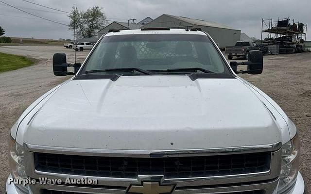 Image of Chevrolet 3500HD equipment image 2