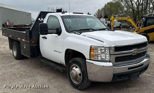 Image of Chevrolet 3500HD equipment image 4