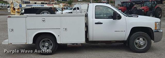 Image of Chevrolet 3500HD equipment image 3