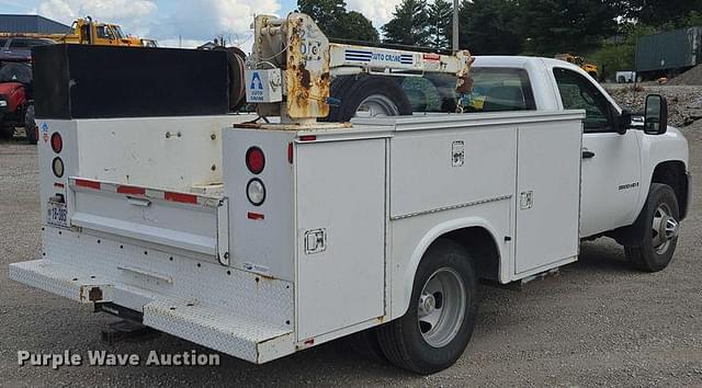 Image of Chevrolet 3500HD equipment image 4
