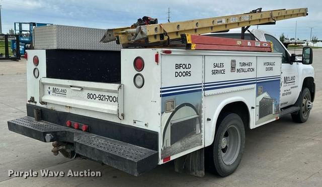 Image of Chevrolet 3500HD equipment image 4