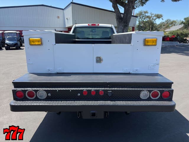 Image of Chevrolet 3500HD equipment image 4