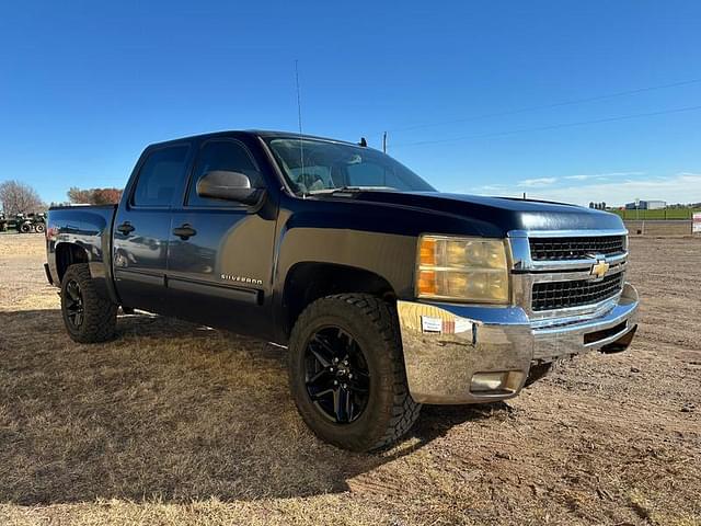 Image of Chevrolet Silverado equipment image 1