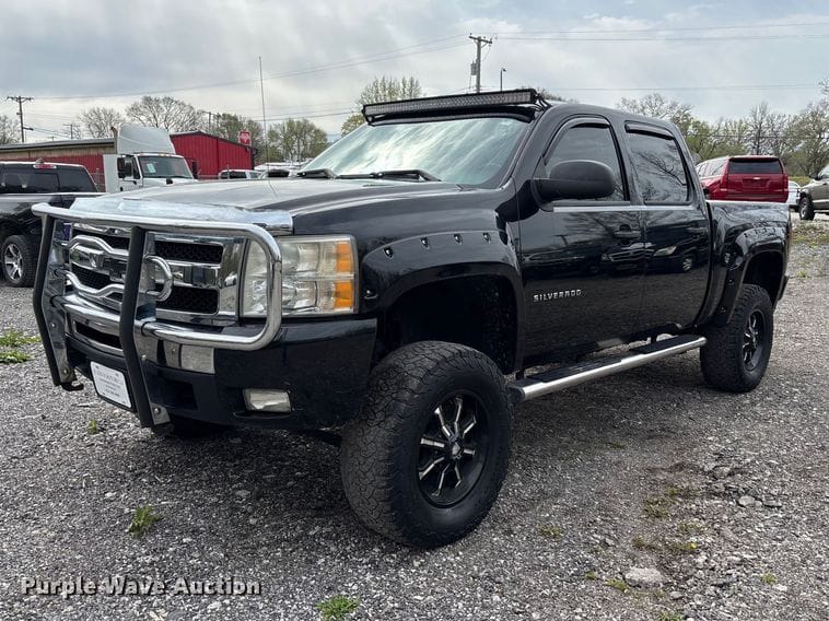 2009 Chevrolet Silverado Equipment Image0