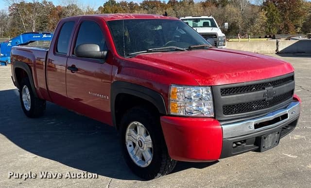 Image of Chevrolet Silverado equipment image 2