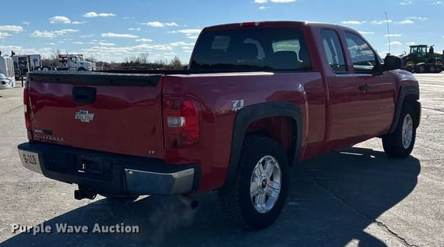 Image of Chevrolet Silverado equipment image 4