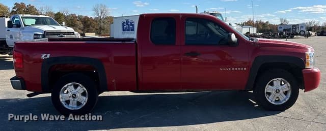 Image of Chevrolet Silverado equipment image 3
