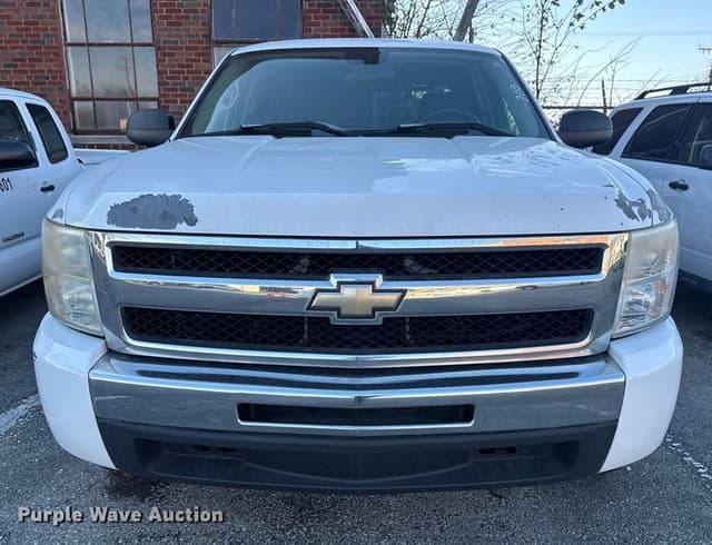 Image of Chevrolet Silverado equipment image 1