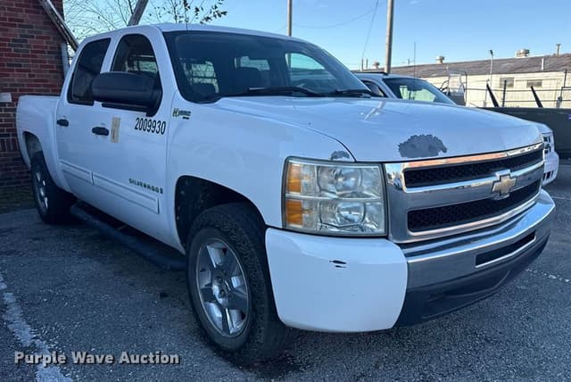 Image of Chevrolet Silverado equipment image 2