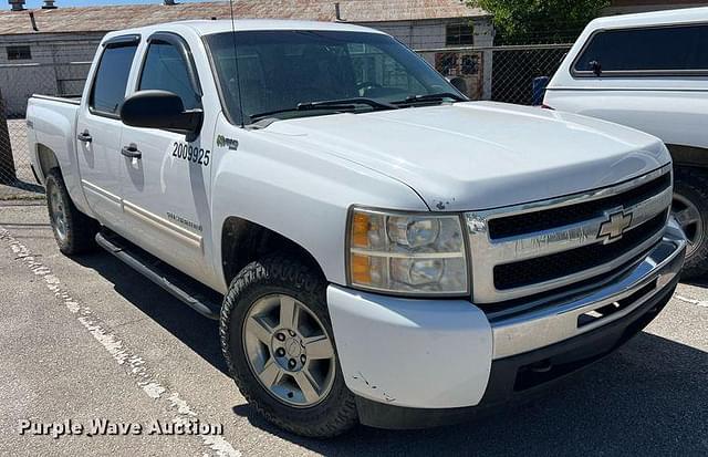 Image of Chevrolet Silverado equipment image 2