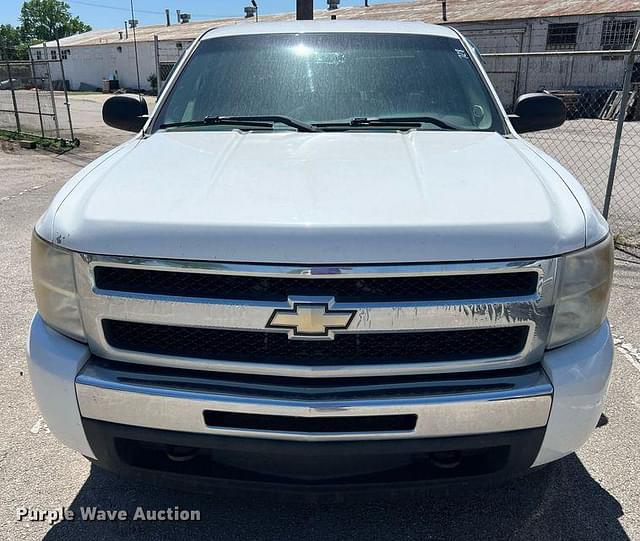 Image of Chevrolet Silverado equipment image 1