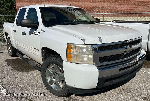 Image of Chevrolet Silverado equipment image 2