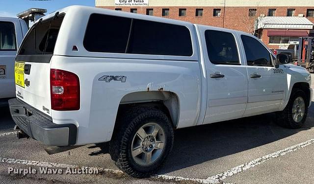 Image of Chevrolet Silverado equipment image 3