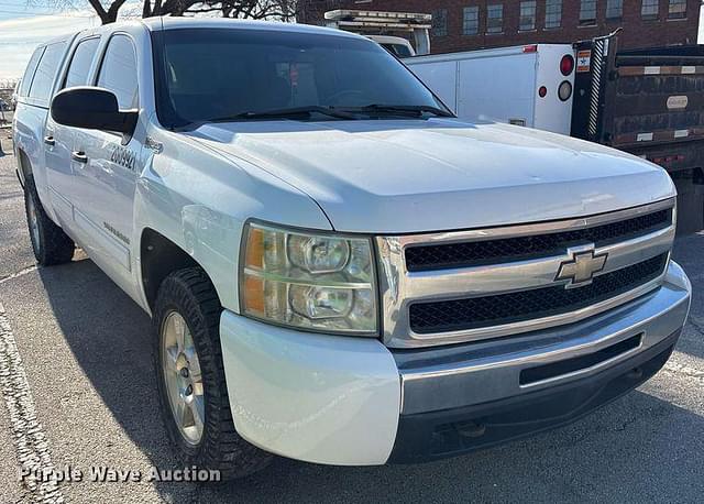 Image of Chevrolet Silverado equipment image 2