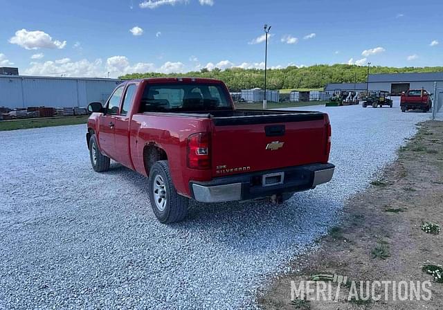 Image of Chevrolet Silverado equipment image 2