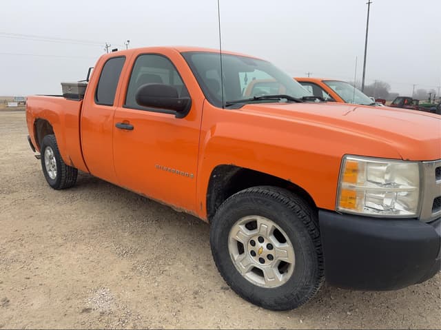 Image of Chevrolet Silverado equipment image 3