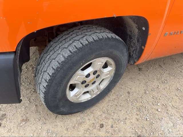 Image of Chevrolet Silverado equipment image 2