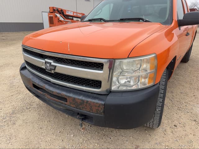 Image of Chevrolet Silverado equipment image 1